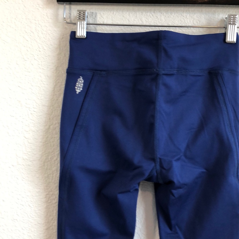 NEW! FP MOVEMENT infinity leggings - Picture 4 of 11